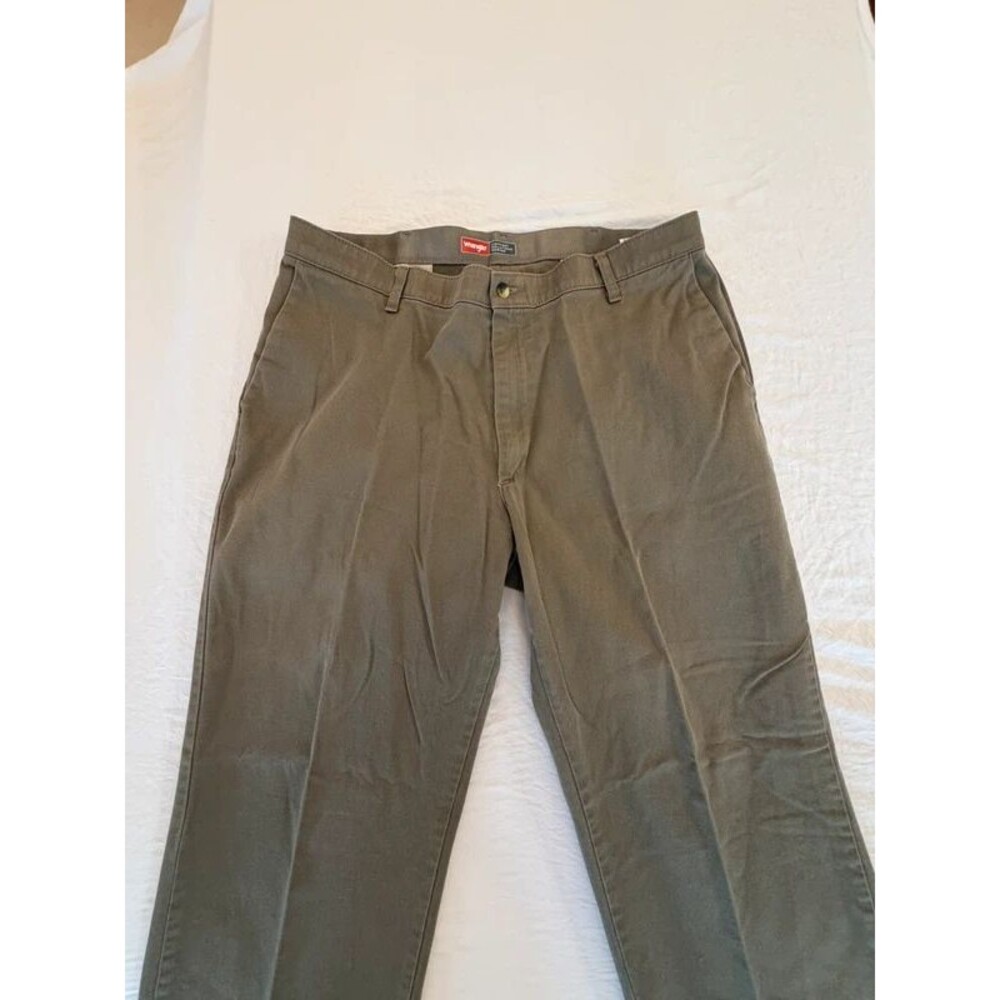 Wrangler Mens Size 38x30 Olive Green Stretch Comfort Flex Waist Chino Pants